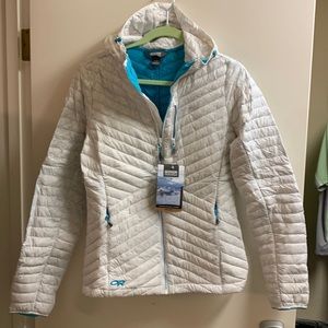 BNWT Outdoor Research white / blue down coat jacket Sz M